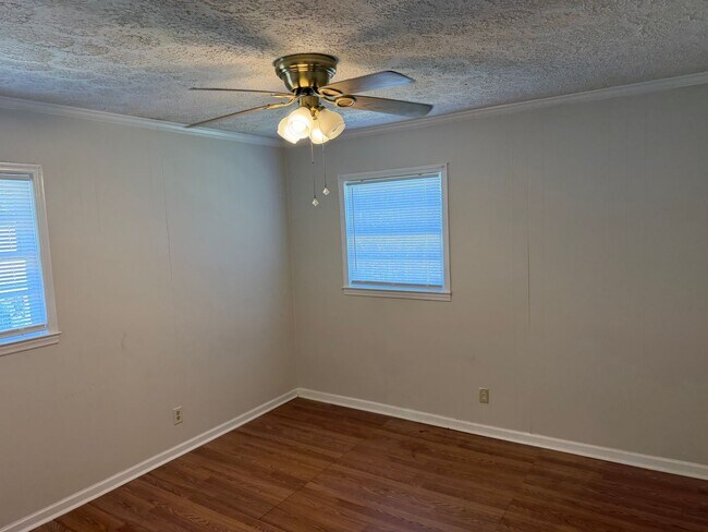 Building Photo - 306 49th St