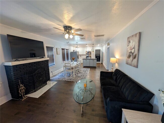 Building Photo - 771 14th Ave S