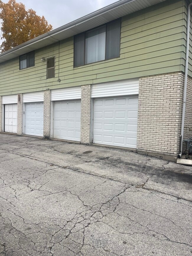 Building Photo - 10445 Austin Ave