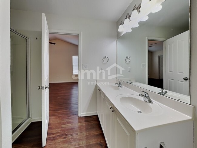 Building Photo - 704 Overlook Rd