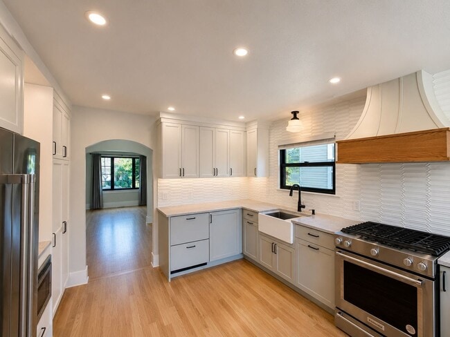 Building Photo - Fully Remodeled Ballard 5 Bed/2 Bath Home w/ A/C!