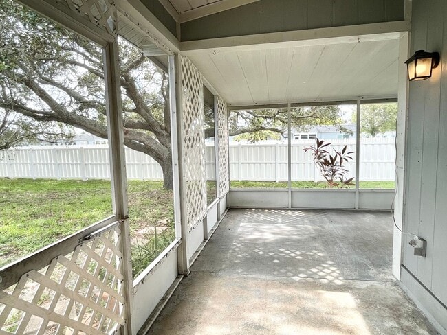 Building Photo - Two bedroom and two bathroom house with ac...