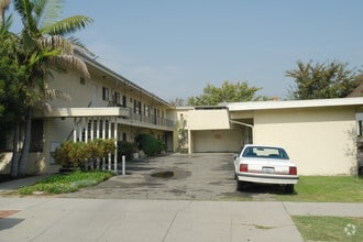 Building Photo - The Seasons