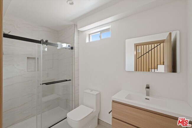 Building Photo - 15211 Morrison St