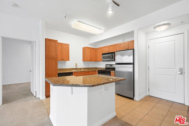 Building Photo - 100 S Alameda St