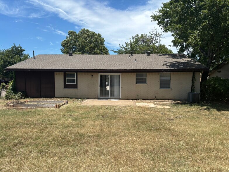 Building Photo - 474 Sweetbriar Dr