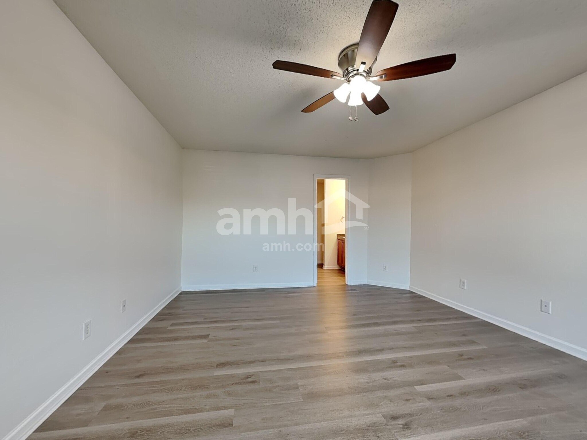 Building Photo - 506 Diamond Cut