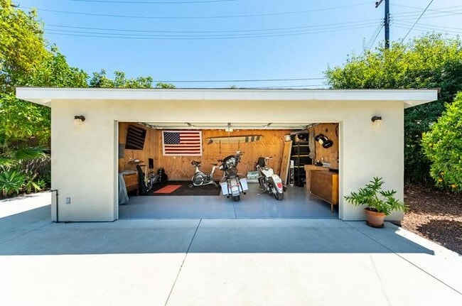 Building Photo - 2109 Gillespie St
