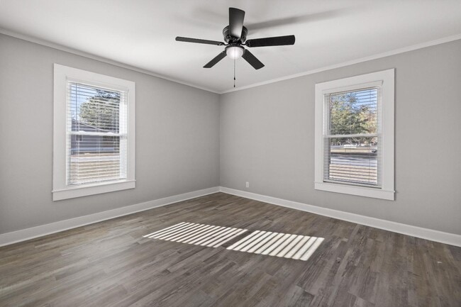 Building Photo - 501 E 4th St