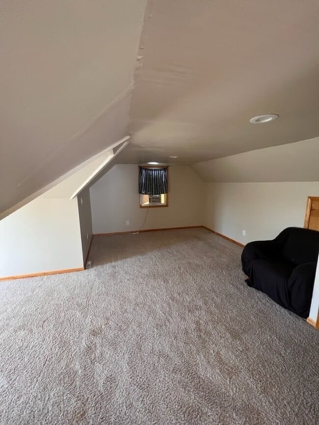 Building Photo - 423 E 274th St