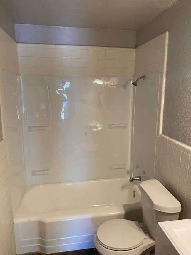 Building Photo - Great rental now available near Texas Tech University and UMC.