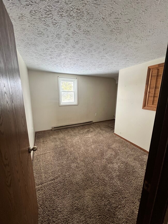 Building Photo - 28389 Ridge Rd