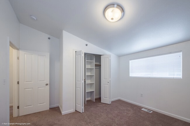 Building Photo - 2013 Salmonberry Pl