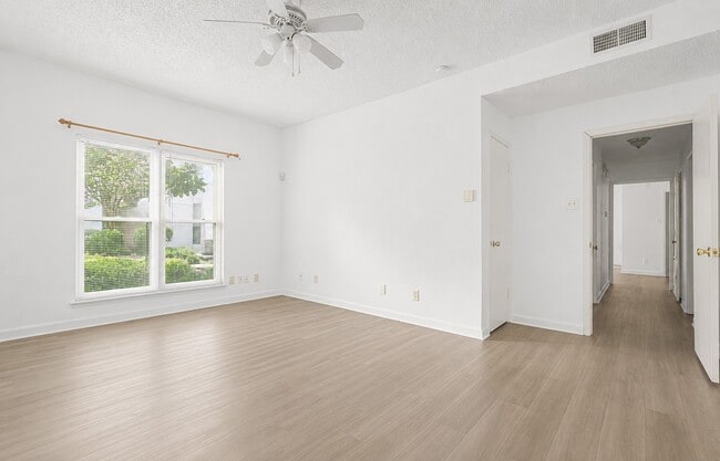 Building Photo - 10047 Westpark Dr