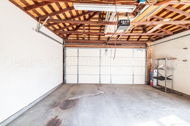 Building Photo - 3 Bedroom/1 Bath Home - $1995 Per Month!