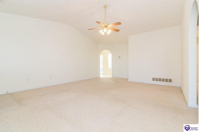Building Photo - 318 Emmaus Cir