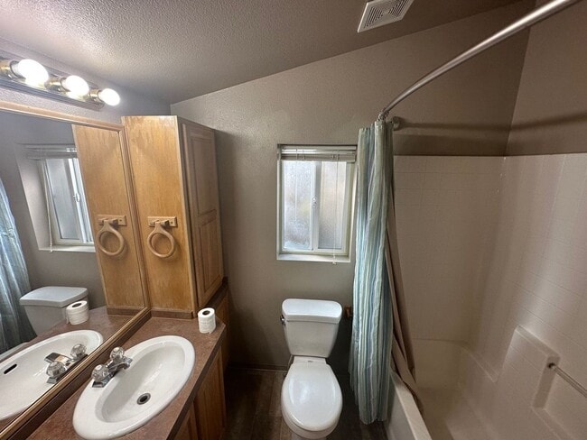 Building Photo - 2659 OR-422