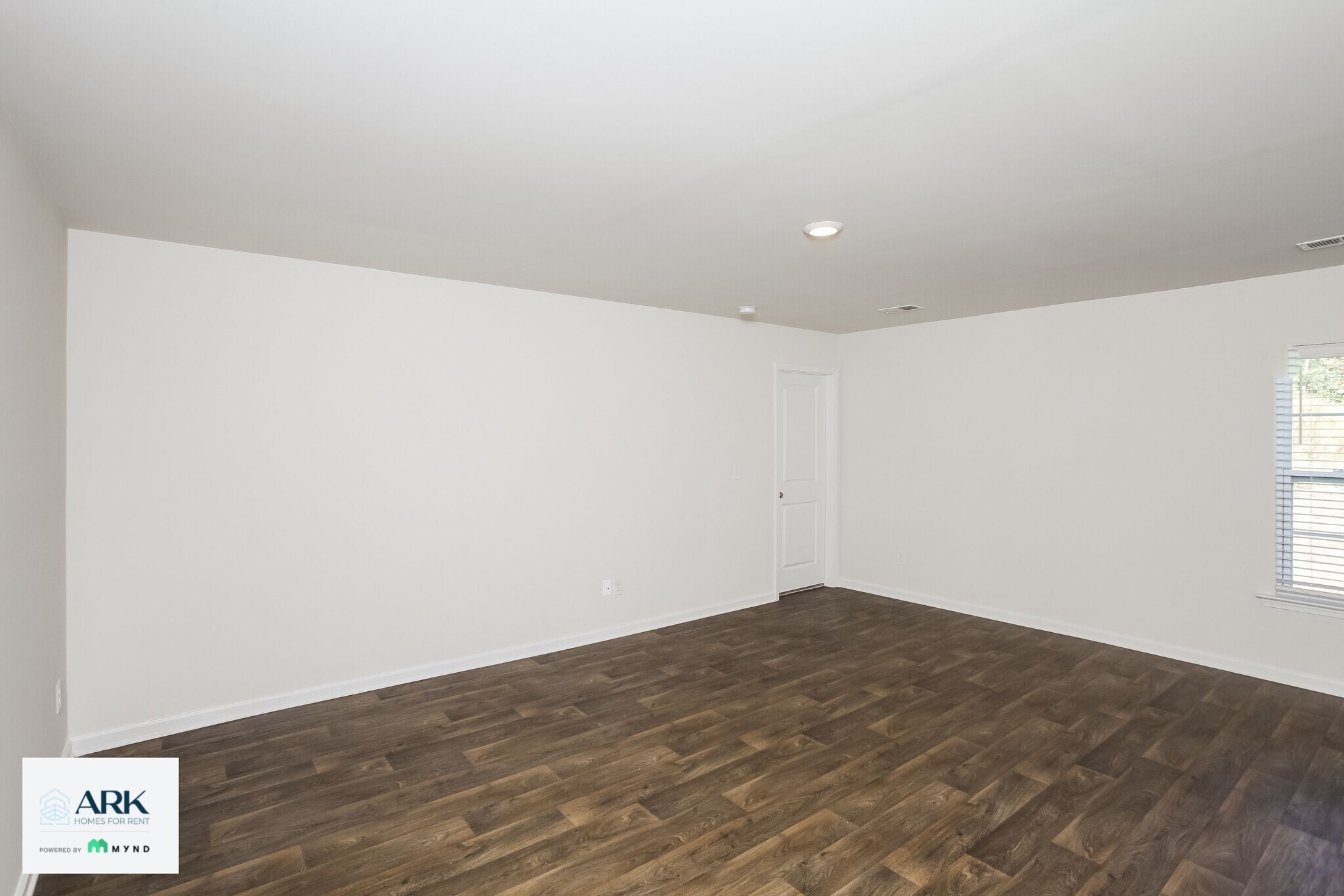 Building Photo - 1307 Lakeshore Dr