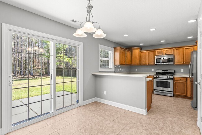 Building Photo - 907 Stagecoach Dr