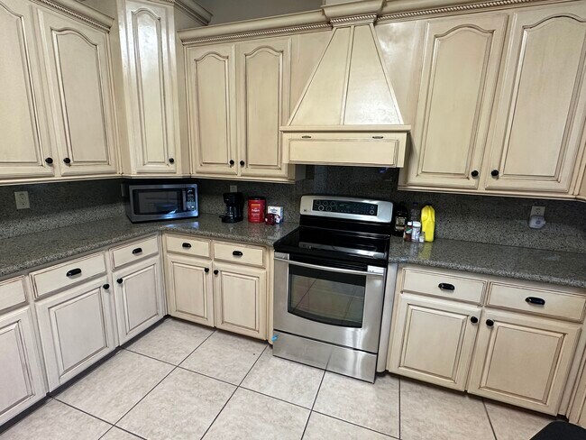 Building Photo - 3901 El Jardin St