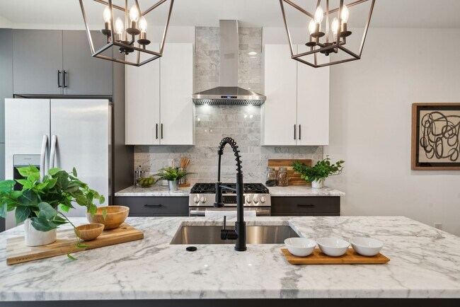 Building Photo - Brand New Townhome in Brewerytown