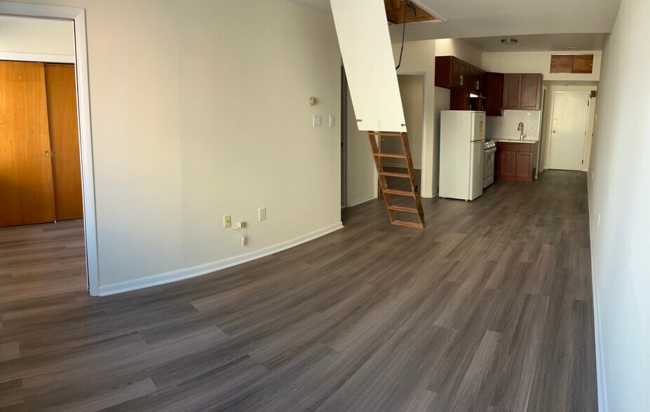 Building Photo - 136 N 10th St