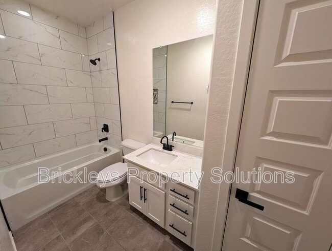 Building Photo - 4021 E Pony Ln