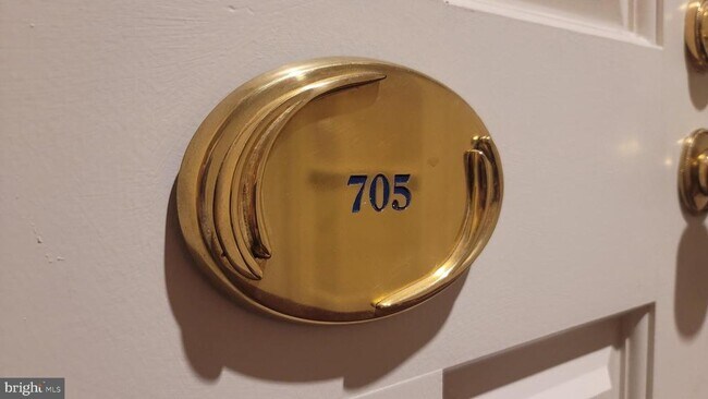 Building Photo - 10 E Lee St