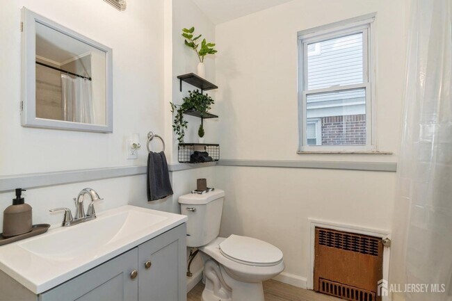 Building Photo - 41-43 Poe Avenue Unit