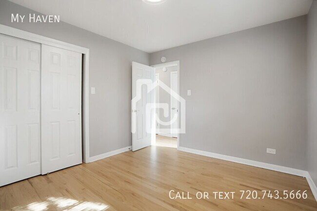 Building Photo - 2061 S Wolff St