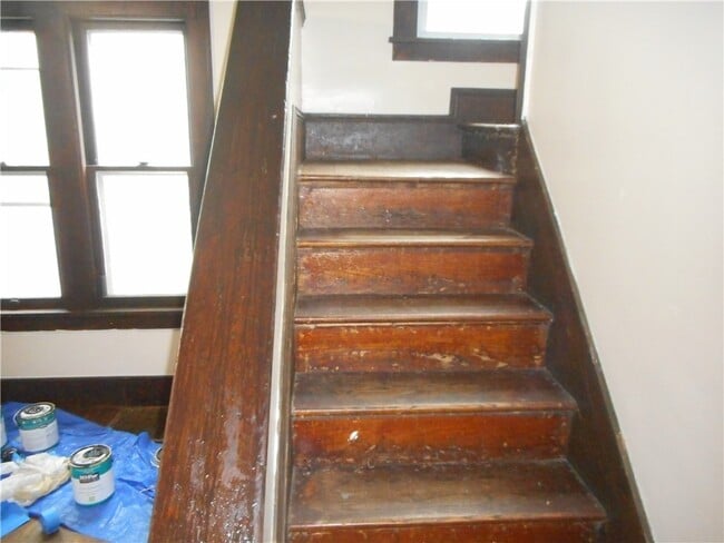 Building Photo - 613 Magee Ave