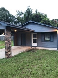 Building Photo - THREE BEDROOM HOME
