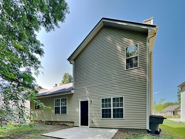 Building Photo - 2625 Fairstone Ave