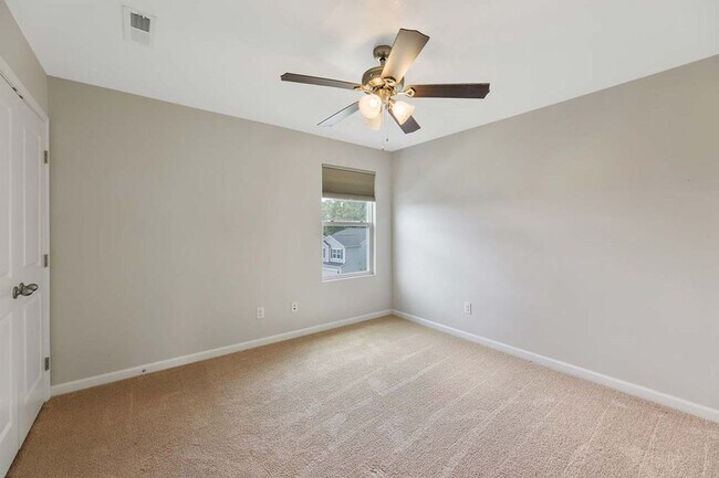 Building Photo - Welcome Home!!! Beautiful 3b 2.5b in Masse...