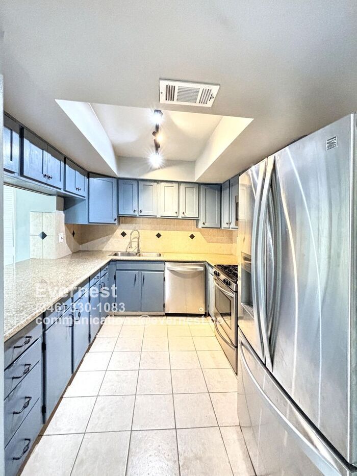 Building Photo - 2206 Shadowdale Dr