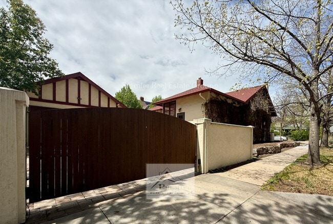 Building Photo - 429 E San Rafael St
