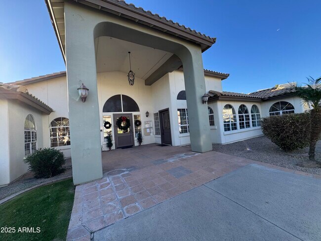 Building Photo - 1825 W Ray Rd