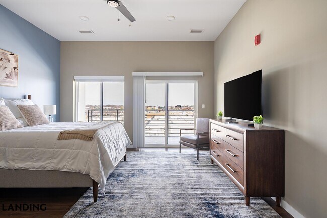 Building Photo - 1364 E Battlefield Rd