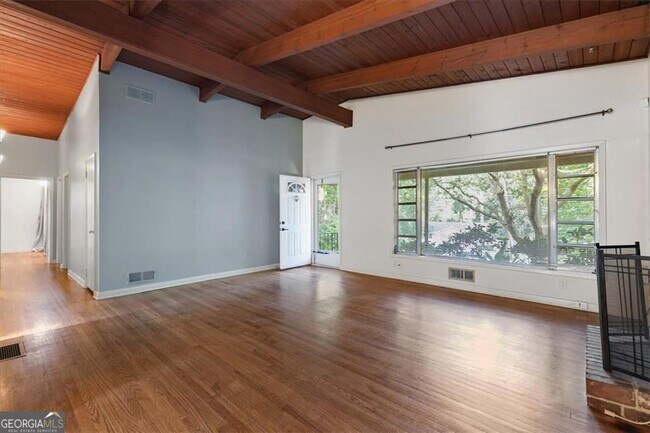 Building Photo - 2627 Woodacres Rd NE