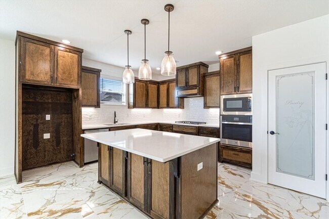 Building Photo - 6900 SW High Meadow Blvd