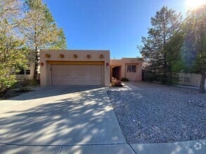 Building Photo - Front / Backyard Landscaped!