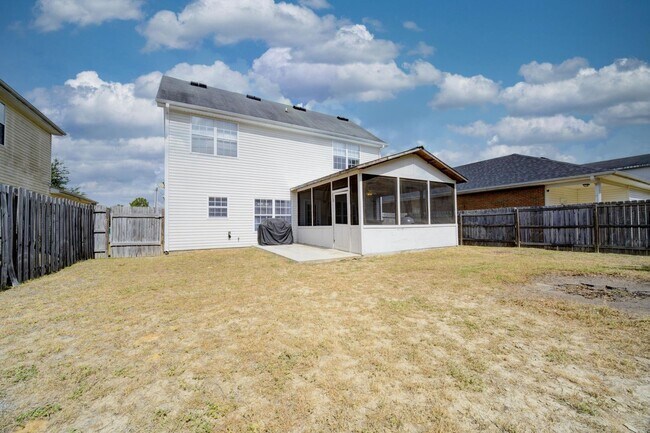 Building Photo - 3 Bedroom with a Fabulous Florida Room in Crestview!