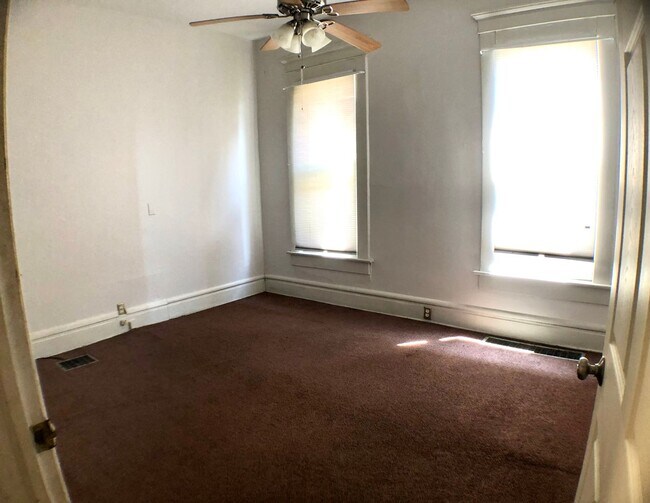 Building Photo - 1 Bed / 1 Bath on 10th Ave close to Wexner Medical Center