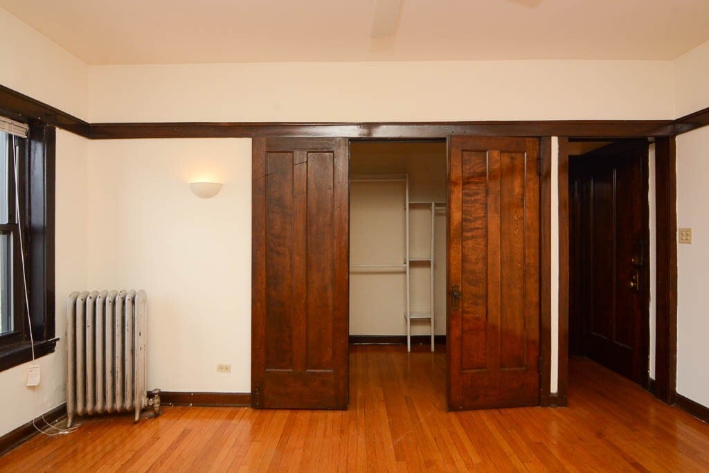 Building Photo - 824 W Waveland