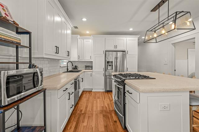 Building Photo - 2200 Hurley Ave