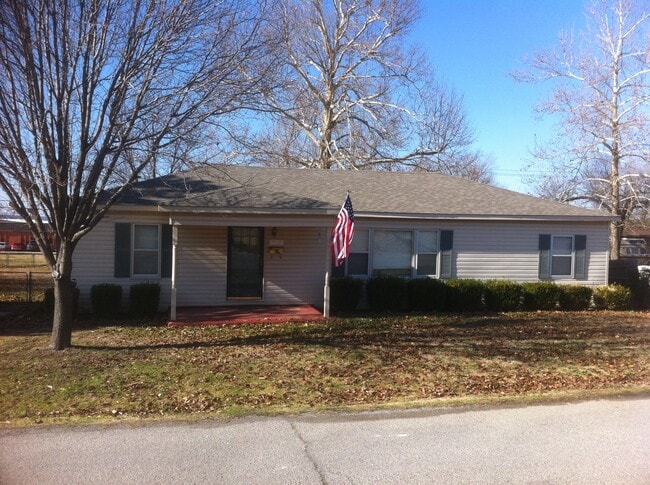 Building Photo - 712 S Apple St