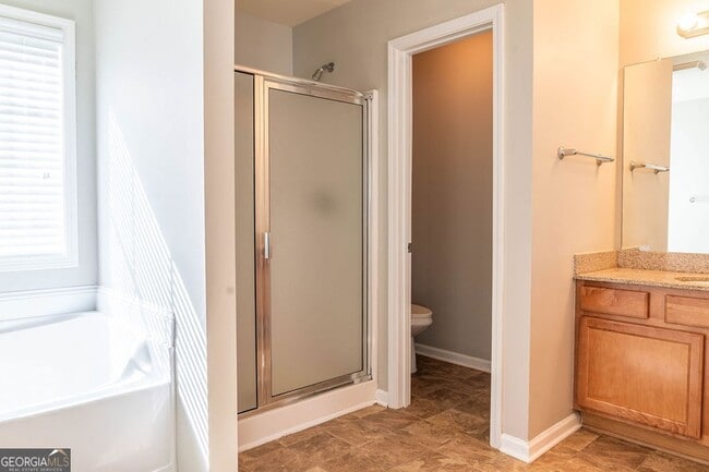 Building Photo - 2046 Barberry Dr