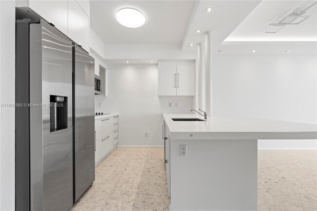 Building Photo - 325 S Biscayne Blvd