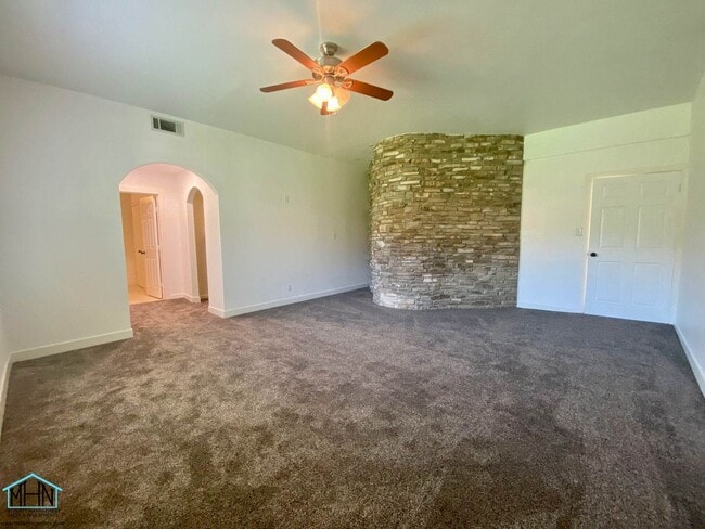 Building Photo - Gorgeous gem! 4 bed/2 bath single-story ho...