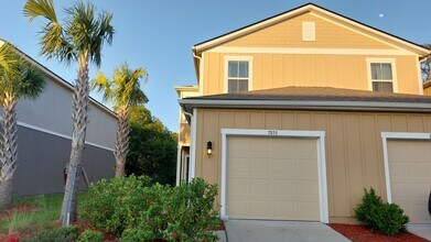 Building Photo - Townhome in Baymeadows